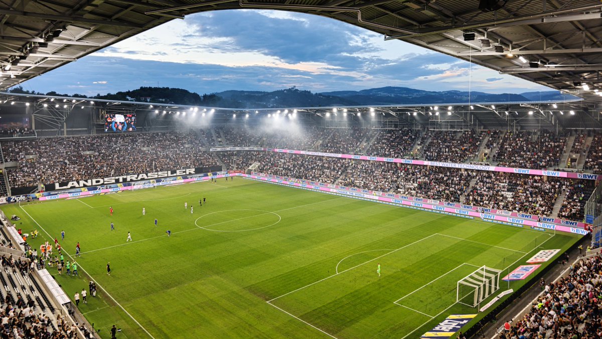 LASK_Official's tweet photo. Die wichtigsten Faninfos für heute:
⚫️ABO-Karte gilt nicht als Eintrittskarte
⚪️ Keine Trikotausgabe für Abonnenten heute
⚫️ Öffentliche Anreise mit der Car-O-Mobility-App
Alle Faninfos 👉 https://t.co/gUP0OWEsRl #ASKHSK https://t.co/qNhCzmb4ZO