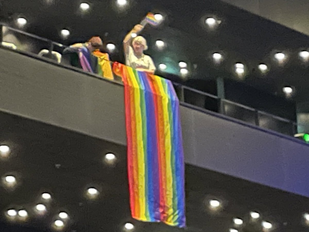 Between The Stacks - a podcast tweet media