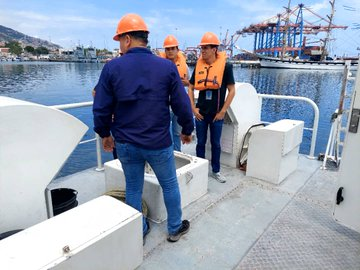 viceminacuatic's tweet photo. #23Ago ¡Formación acuática!  El @CENAVE_OFICIAL realizó cursos @IMOHQ para Buques de Pasaje en sus dos modalidades: teórico y práctico. Este último a bordo del buque #SITAP del #INEA en el Puerto de #LaGuaira. https://t.co/v78KMZu8Fm