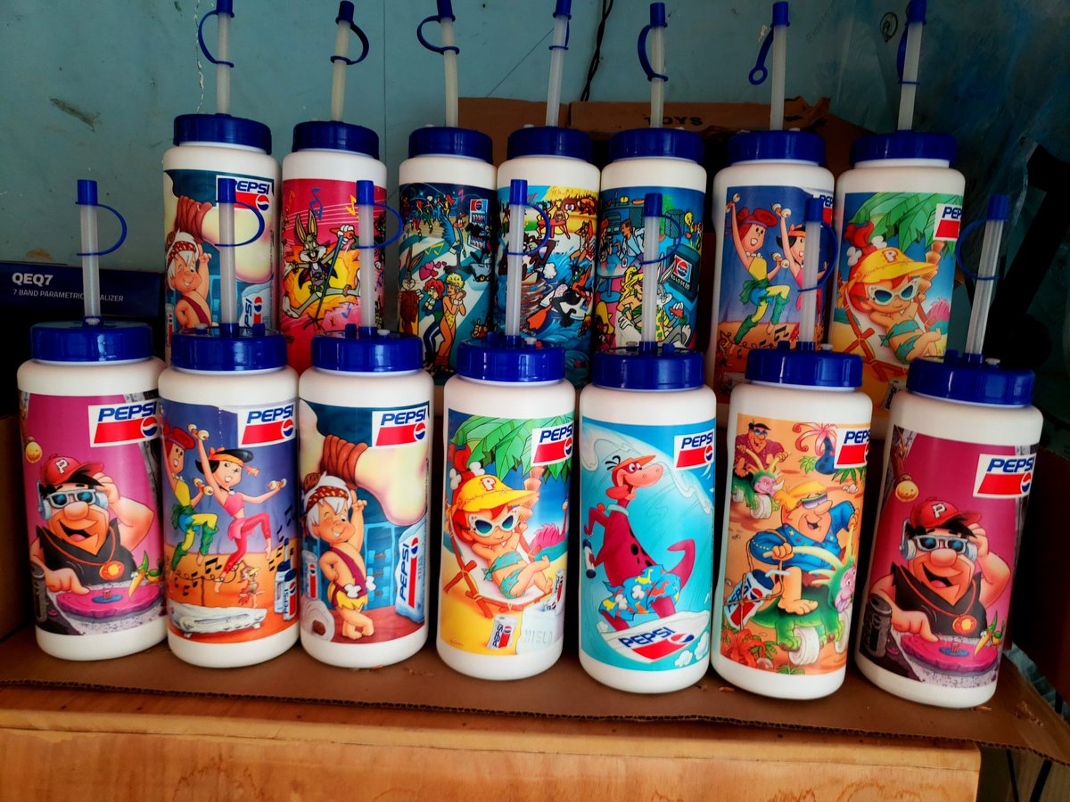 Juanxp50's tweet photo. Pepsilindros Loneey Tunes 1990y de los Picapiedra 1994 https://t.co/2F0WPtU2jo