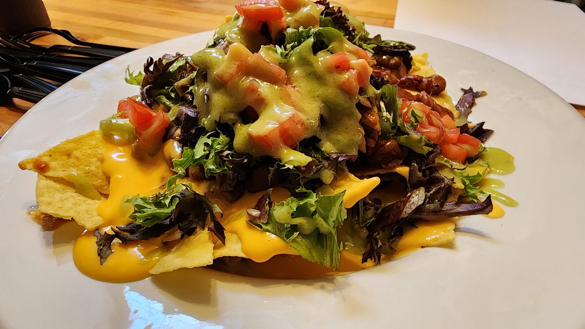 jteposte's tweet photo. Drop everything, get some Nachos at Holy Smokes in the Yuma Historic Downtown District https://t.co/AGA0W6Ujh7