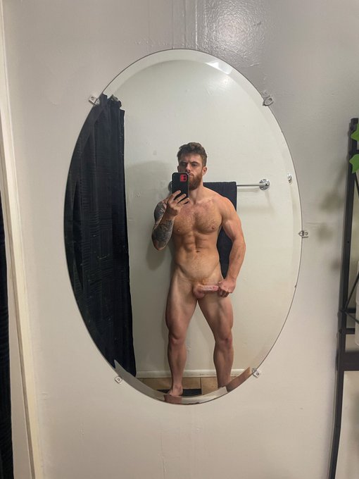 I might slack on here but never on my body https://t.co/ZsQJWhwdH3