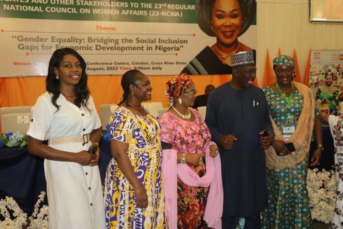 nfwp_sup's tweet image. From Calabar, the capital of Cross River State, NFWP led by it National Project Coordinator Mrs. Ruth PMshelia pose for photographs with some high ranking officials of the Federal Ministry of Women Affairs &amp;amp; other partners at the venue of the ongoing 23rd NCWA. #day4 #NCWA #NFWP