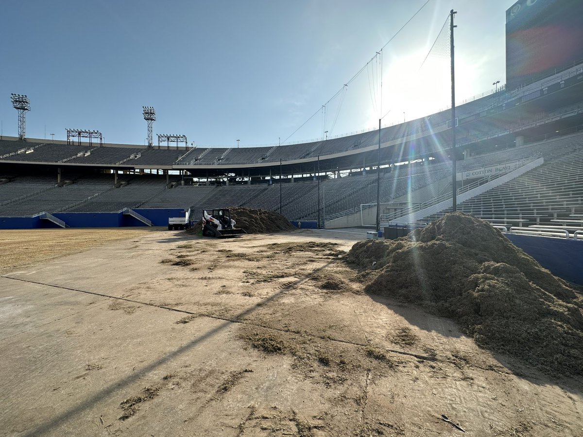 Huge thanks to <a href="/glkturftx_rick/">Rick Kadlec</a> and <a href="/GrassTri/">Tri-Tex Grass</a> teaming up and getting this knocked out. Concert flooring moving in soon!