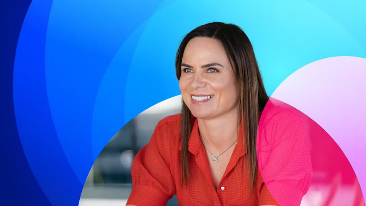 Datacom's tweet image. &quot;There&apos;s never been a plan to keep climbing the ladder; it&apos;s always just been about wanting to do great stuff with great people.&quot;

Learn about Kaye Harding&apos;s journey in the tech industry and her philosophy for growth: 
datacom.com/nz/en/discover…

#Leadership #Tech #JobsInTech