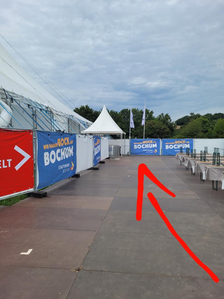 treehouseticket's tweet photo. Hey guys, we have an update on the Sound Checkin: 
The entrance to the festival area is at 17:00. Please come to the tent where Tokio Hotel will play. We will meet at 18:00 at the entrance on the photos https://t.co/F5KBs1gvBY
