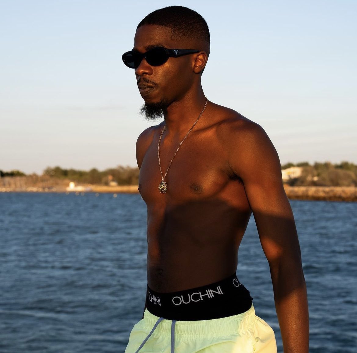 🚨 Sorties de ce vendredi 🚨

Vous allez écouter qui en premier ce soir❓ 

🔵 Projets : 

➖DRAKE 
➖BURNA BOY
➖DMS
➖LIL DURK
➖KAKI SANTANA (déjà dispo) 

🔵 Sons : 

➖KEUCHEI
➖MHD
➖ICO
➖SKEFRE
➖MUFASA (déjà dispo) 
➖DADJU X ZOLA
➖GR OMEGA 
➖KERY JAMES X KALASH