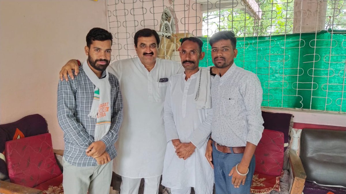 आज कांग्रेस के वरिष्ठ अनुभवी नेता रघु परमार जी से उनके निज निवास पर तात्कालिक राजनीति परिस्थिति पर विशेष सार्थक चर्चा हुई