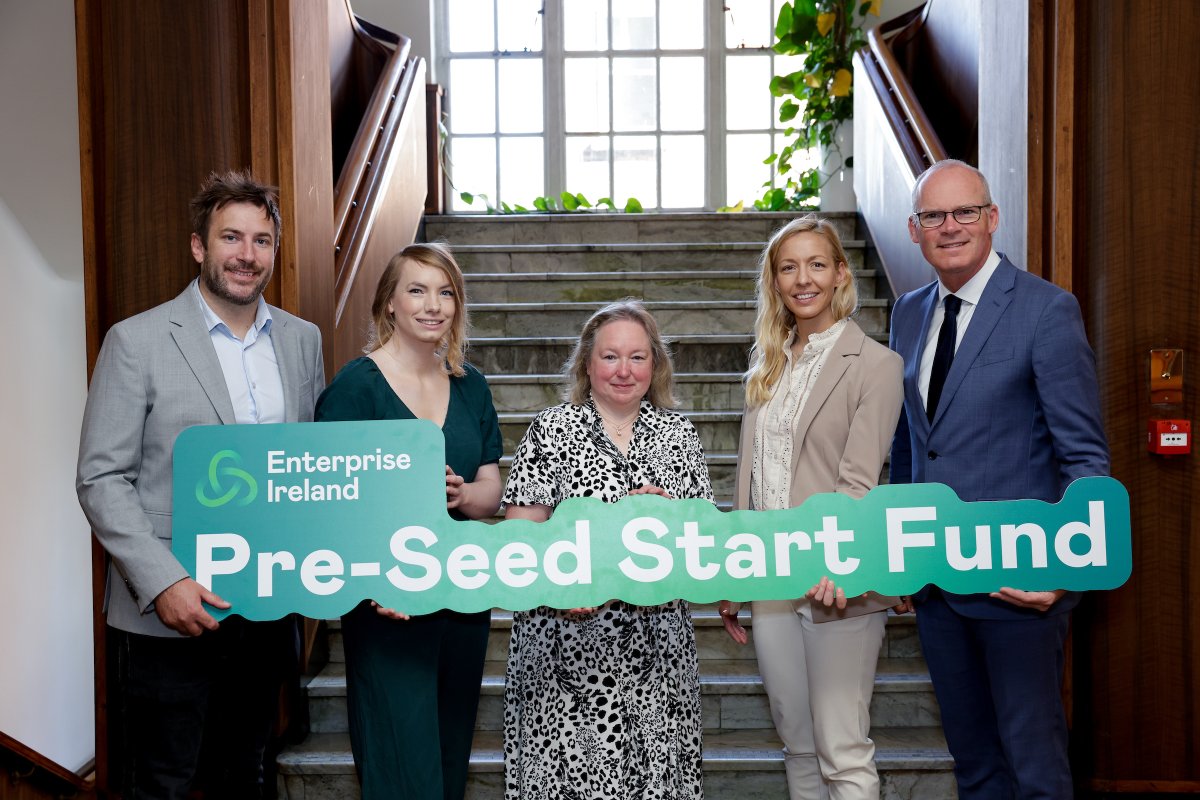 Minister @simoncoveney TD has invited early-stage entrepreneurs and start-up teams to apply for the Enterprise Ireland Pre-Seed Start Fund which provides up to €100,000 in funding to support the critical early needs of new start-up companies. Learn more: rebrand.ly/Pre-S