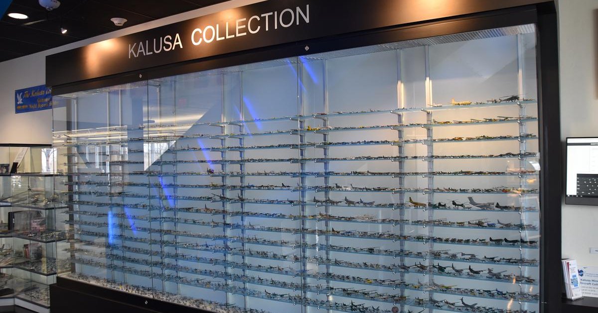 ERAUPrescott's tweet image. The @hazylibrary is home to the world&apos;s largest to-scale collection of miniature airplane models. The Collection is comprised of 5,825 pre-flight, private, commercial, military, and rocket models. Stop in to see the display, it&apos;s open to the public! #GoERAU #HAZYLIBRARY 🦅 📚