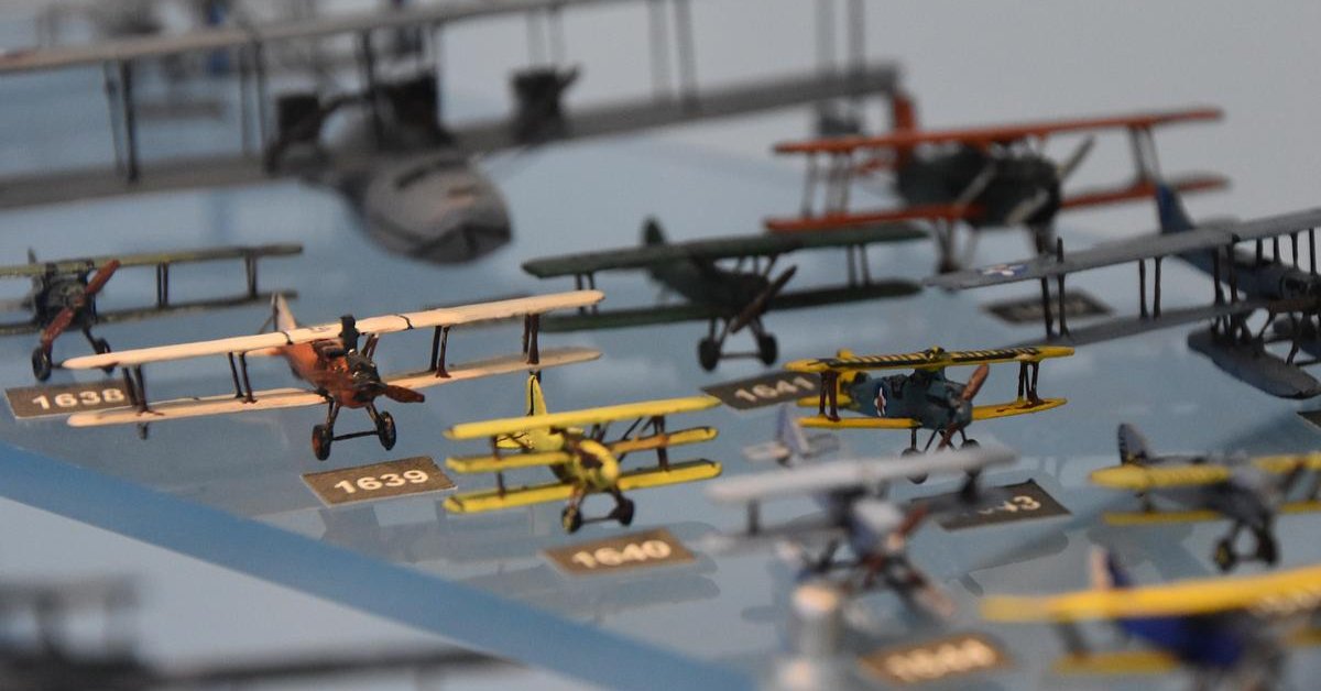 ERAUPrescott's tweet image. The @hazylibrary is home to the world&apos;s largest to-scale collection of miniature airplane models. The Collection is comprised of 5,825 pre-flight, private, commercial, military, and rocket models. Stop in to see the display, it&apos;s open to the public! #GoERAU #HAZYLIBRARY 🦅 📚