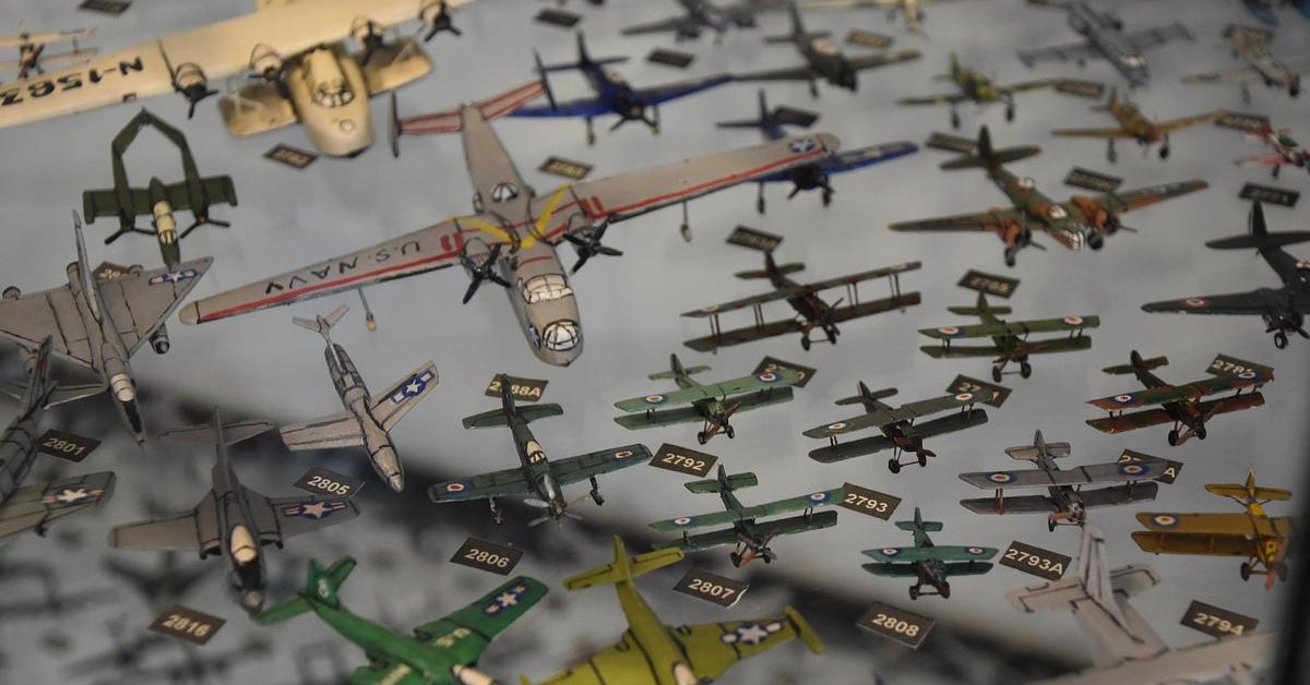 ERAUPrescott's tweet image. The @hazylibrary is home to the world&apos;s largest to-scale collection of miniature airplane models. The Collection is comprised of 5,825 pre-flight, private, commercial, military, and rocket models. Stop in to see the display, it&apos;s open to the public! #GoERAU #HAZYLIBRARY 🦅 📚