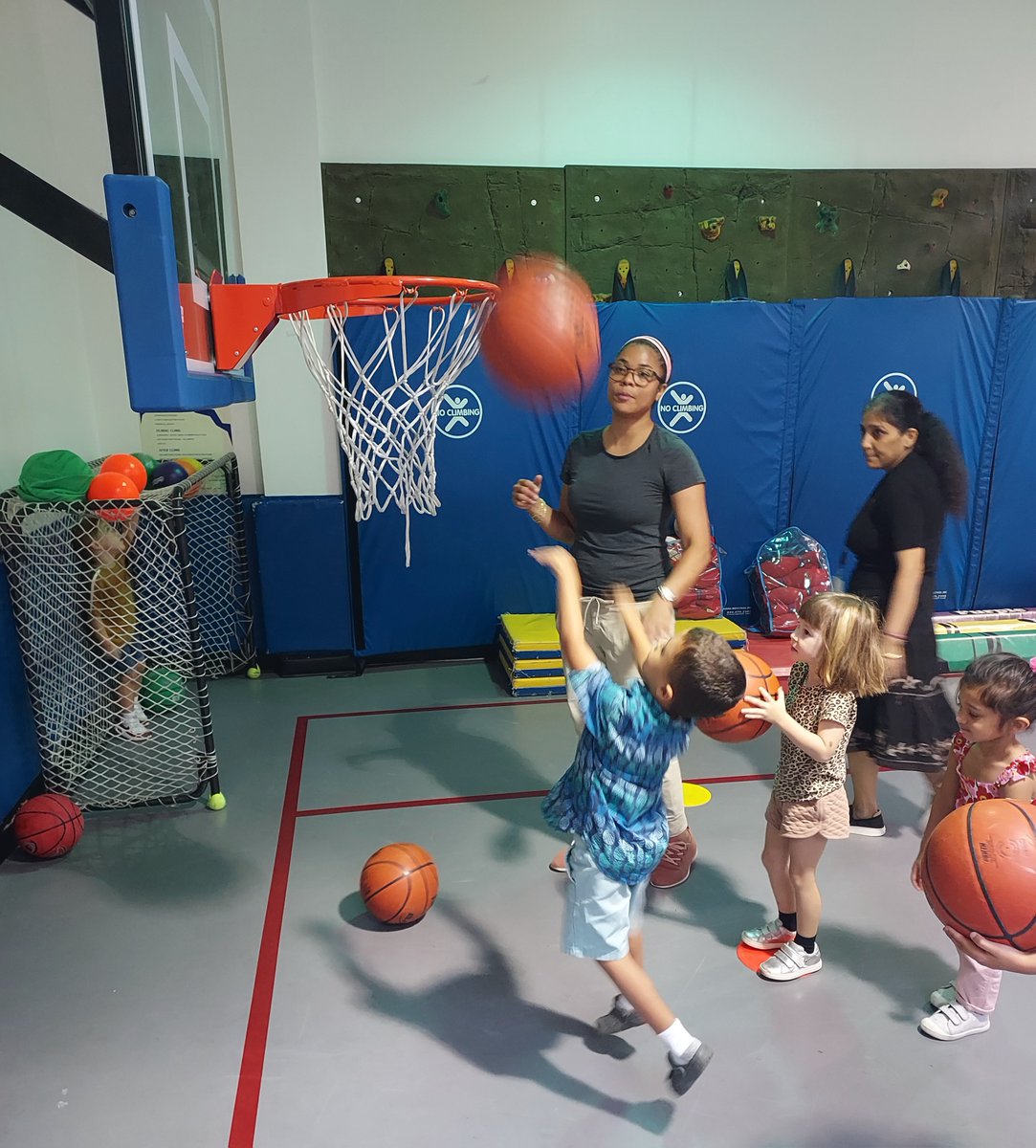 CaedmonAfter's tweet photo. Coach Trotter has the August bridge campers working on their basketball skills this morning. Nice form, students. #thecaedmonstory #bridgecamp #summercamp #uppereastsidemoms #CaedmonCapability #CaedmonPhysEd https://t.co/6cDRAonZFQ