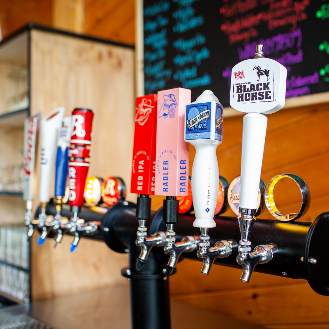 What a selection of taps here at Bishop's Tavern... 😍 

What's your go-to pint? 🍺

#explorenl #skimarble