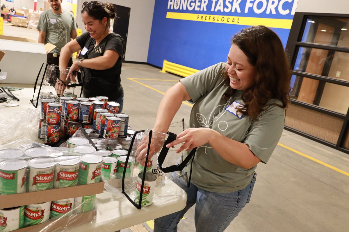Hunger Task Force (@hungertaskforce) on Twitter photo A special thanks to our friends at <a href="/RishiTea/">Rishi Tea & Botanicals</a> for volunteering at Hunger Task Force during their company retreat in #Milwaukee. Nearly 80 employees from across the country helped build Stockboxes for seniors, pack healthy foods for kids and harvest nutritious produce at #TheFarm. A special thanks to our friends at <a href="/RishiTea/">Rishi Tea & Botanicals</a> for volunteering at Hunger Task Force during their company retreat in #Milwaukee. Nearly 80 employees from across the country helped build Stockboxes for seniors, pack healthy foods for kids and harvest nutritious produce at #TheFarm.
