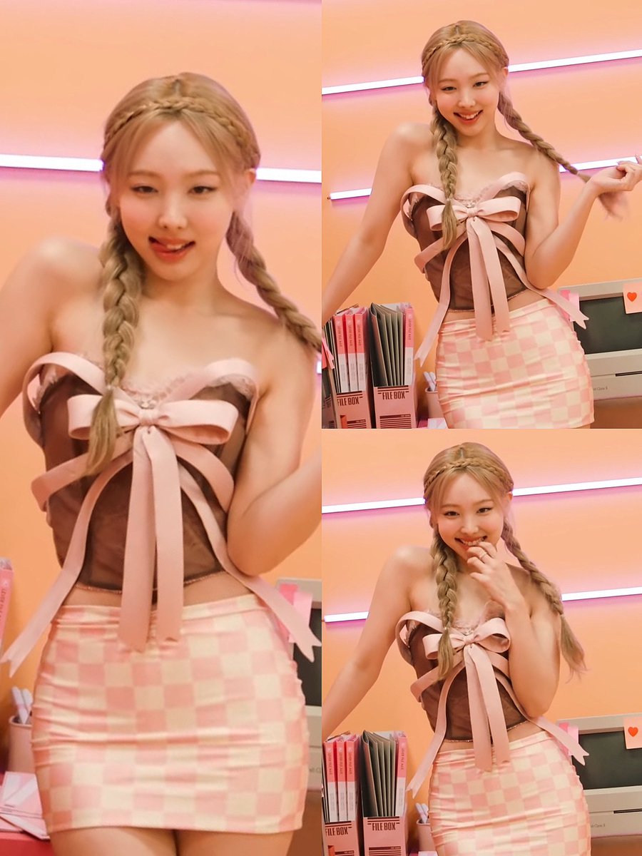 imnayeonarchive's tweet photo. nayeon in this look https://t.co/fpErPRaOE6