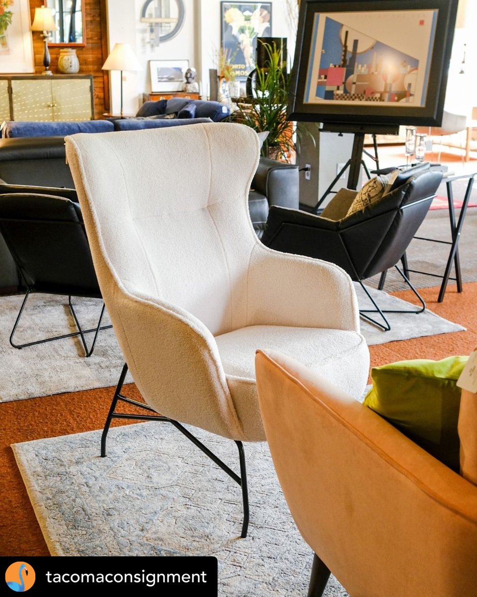 EmeraldHome1's tweet photo. Happy Franky Friday brought to you by our local Tacoma Consignment! 😍 #shoplocal #emeraldhomefurnishings https://t.co/iOZULdHzGn