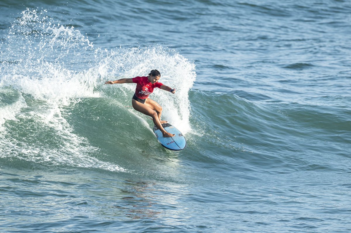 Ayer día intenso compitiendo en el WQS 3000 de Anglet 🇫🇷 
Ya estamos en los 1/4 de final ⚔️💪🏼 #etapaeuropeaWQS  <a href="/becaspodium/">Becas Podium</a>