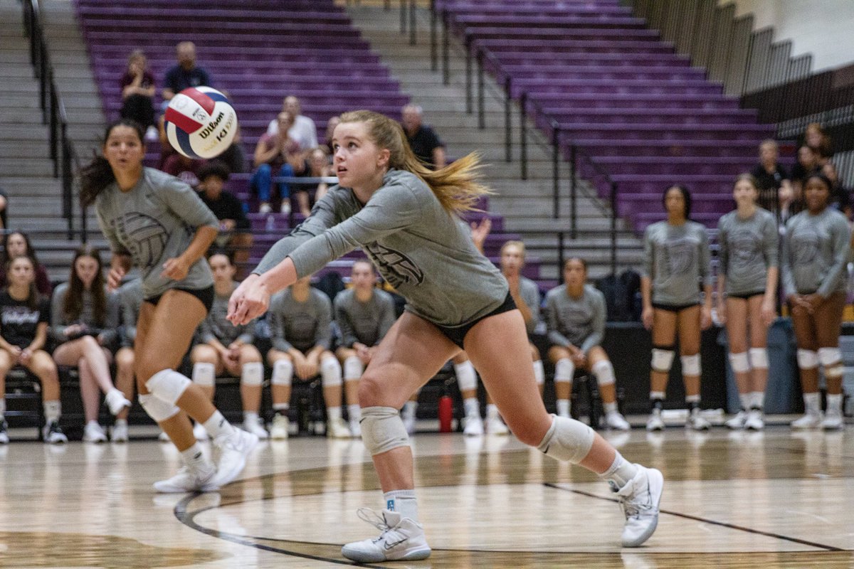 kimberpower's tweet photo. .@huskiesvb18 season is coming 😁😁 https://t.co/BHmodmCCVO