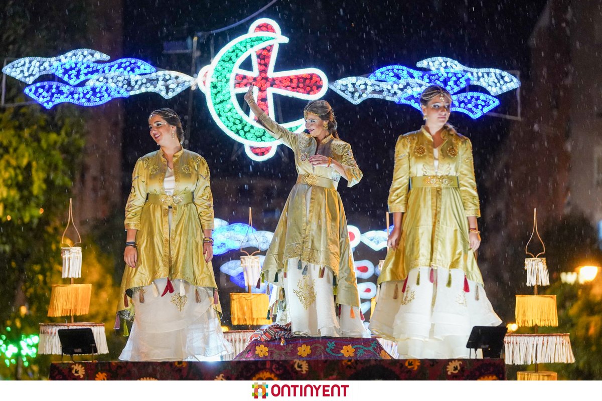 apunt_media's tweet photo. ☪️✝️#micOnti23 | El divendres 25 segueix en directe ⚔ l'Entrada de Moros i Cristians d'Ontinyent en la televisió i el web À Punt.
🔴En directe:
🕕18:00 h, Entrada Cristiana
🕙22:20, Entrada Mora
📷Imatges #micOnti22 cedides per l'@ajOntinyent https://t.co/Oed01KuTGc