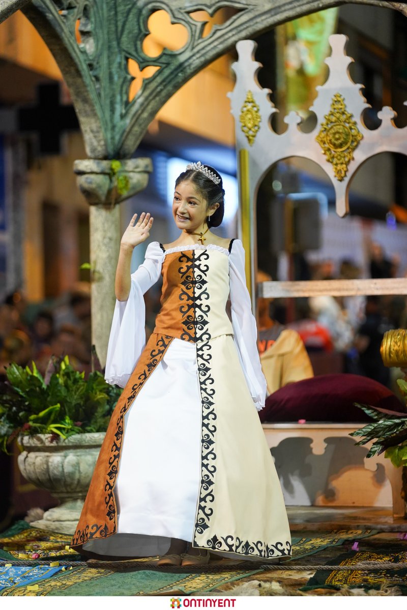 apunt_media's tweet photo. ☪️✝️#micOnti23 | El divendres 25 segueix en directe ⚔ l'Entrada de Moros i Cristians d'Ontinyent en la televisió i el web À Punt.
🔴En directe:
🕕18:00 h, Entrada Cristiana
🕙22:20, Entrada Mora
📷Imatges #micOnti22 cedides per l'@ajOntinyent https://t.co/Oed01KuTGc