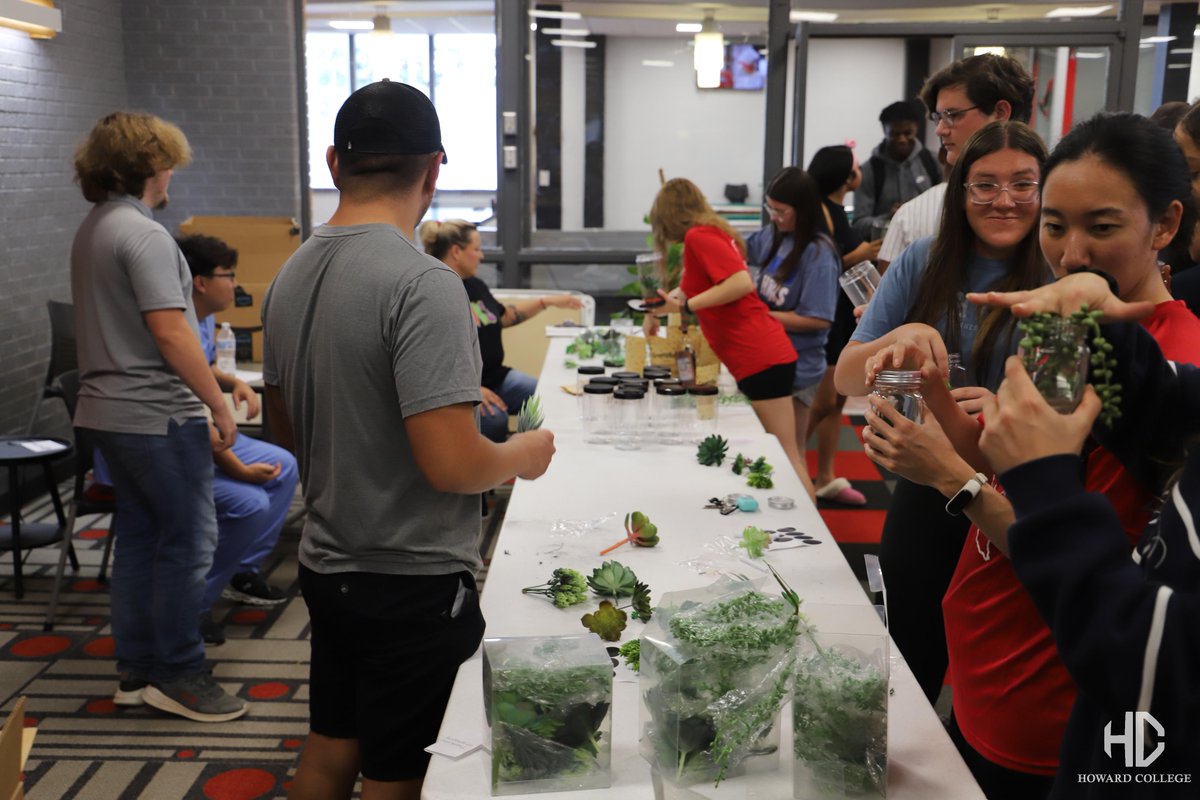 HC_BigSpring's tweet photo. What a great turn out we had for Succulent Night in the SUB. Big thanks to everyone who helped out and attended! Our campus is that much prettier with all the terrariums spread around 😁🪴☀️
#Howardsub #Howardbigspring #Hawkpride https://t.co/9D0K1KoVym