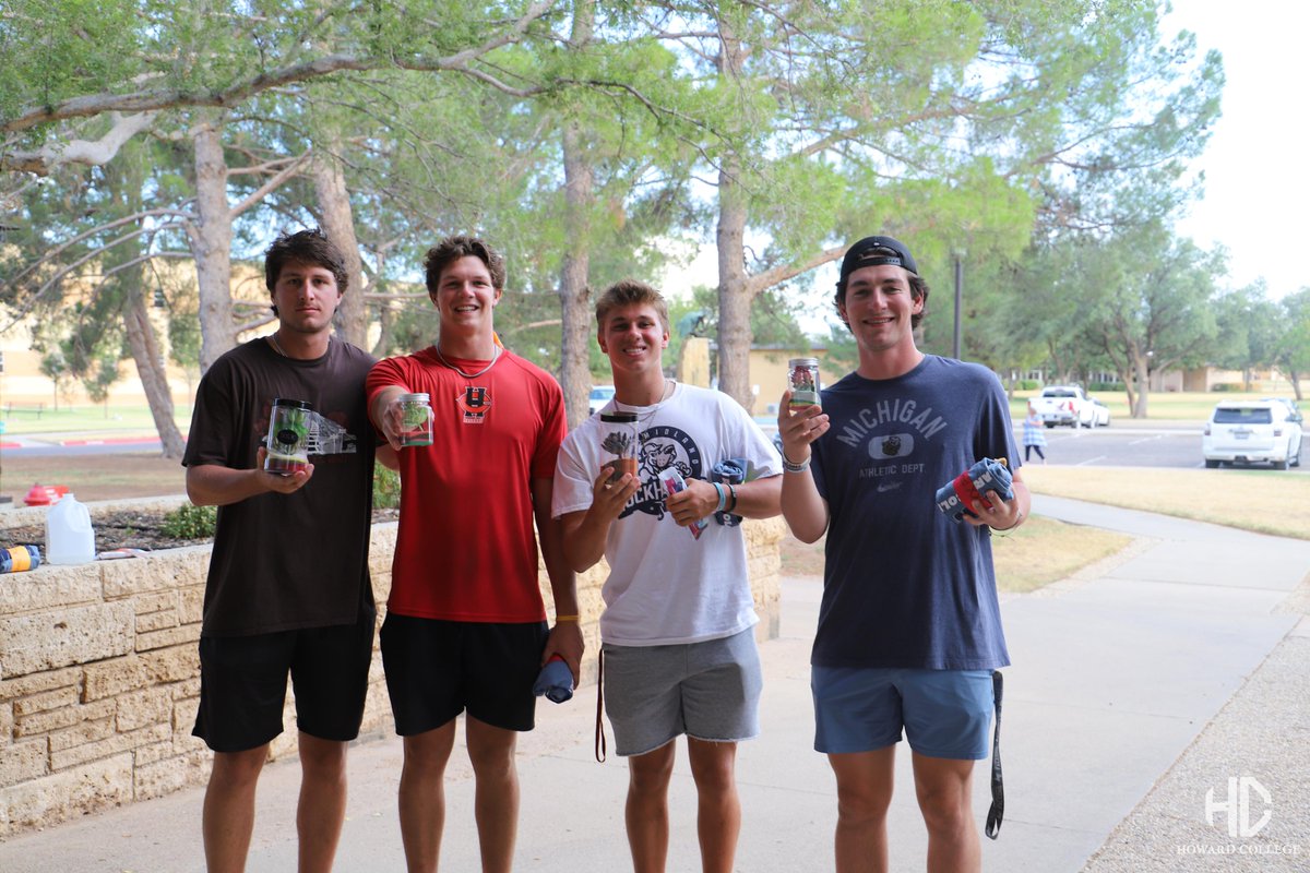 HC_BigSpring's tweet photo. What a great turn out we had for Succulent Night in the SUB. Big thanks to everyone who helped out and attended! Our campus is that much prettier with all the terrariums spread around 😁🪴☀️
#Howardsub #Howardbigspring #Hawkpride https://t.co/9D0K1KoVym
