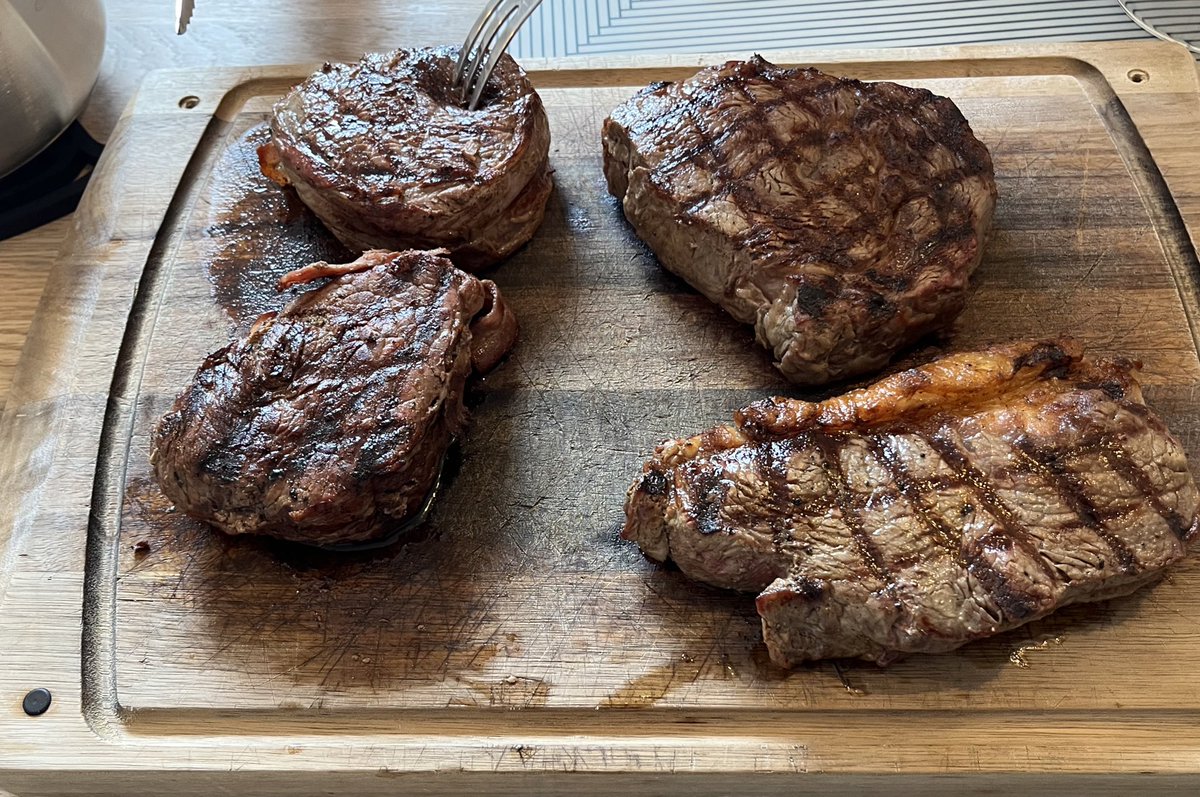 LBMathiesen's tweet photo. Så må alle fanatiske klimaalarmister og veganere hellere kigge væk…I will have my steak……and one more.. #dkpol #dkmedier https://t.co/bExreggO0j