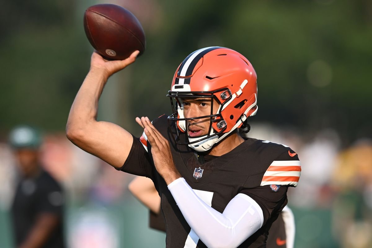 GridironCentrl's tweet photo. Roster Moves:

The Browns have officially cut QB Kellen Mond from the roster 

#NFL #Browns #DawgPound