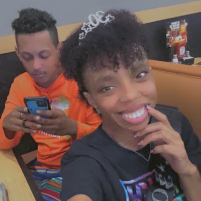 MrsMcCuien's tweet photo. #NewProfilePic https://t.co/UE8G7YsU95