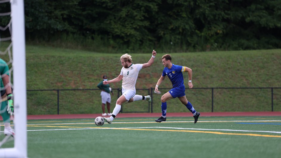 LMCBobcats's tweet photo. Fletcher Dyson, Gray Smith, and Harrison Watts were selected as Players to Watch as @LMCmenssoccer was picked finish tied for seventh in the 2023 @ConfCarolinas Preseason Coaches' Poll. Read more⬇️

📰➡️https://t.co/maFHnC5tvE

#BEmore | #GoBobcats https://t.co/YCvmFf7QnN