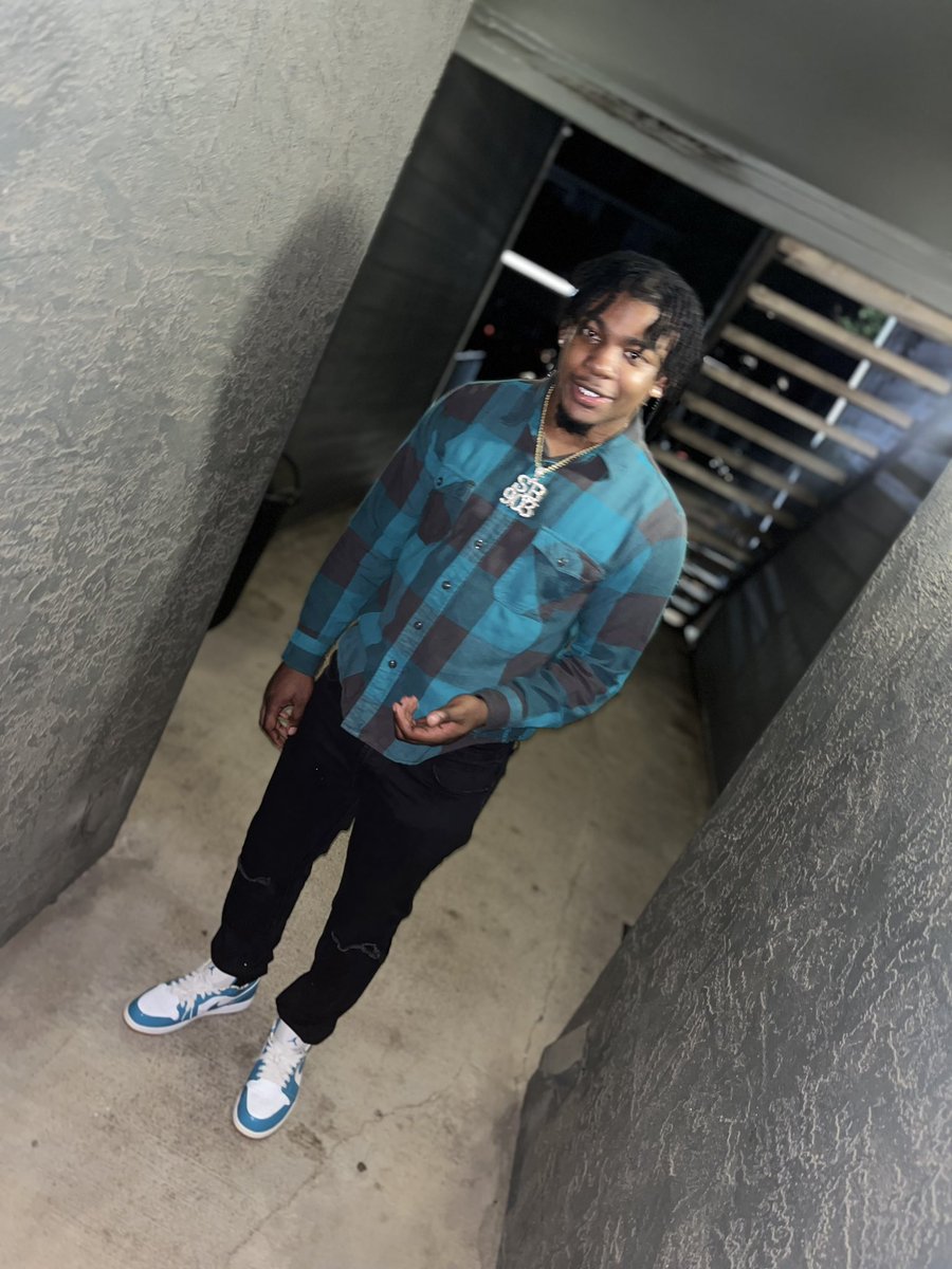 itsstefon__'s tweet photo. I got it out the field fuck Russell @1future #Trending #NationalAwards https://t.co/2dgMTgrtN2