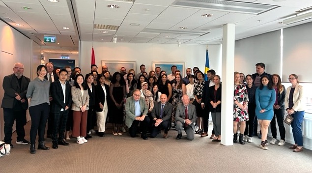 Alliance_HD's tweet photo. This is the 25th yr of the @karolinskainst & @UofT exchange course!To commemorate this special occasion @CanadaSweden hosted faculty & students participating in this yr's course. Thank you #SteveMatthews & @lye_stephen for your leadership over the past 25 yrs as Course Directors! https://t.co/H1waW0zXX2