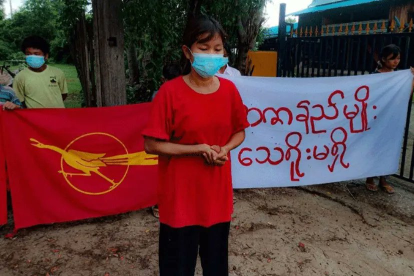 NantEiThandar's tweet photo. 3 children were injured and 1 was critically injured in a drone bombing by the military in #Hpruso Township, #Karen State.
#2023Aug24Coup
#DoMoreSingapore
#NoMoreDirtyDeals
#WarCrimesOfJunta
#WhatsHappeningInMyanmar https://t.co/ewVqkLAmUz
