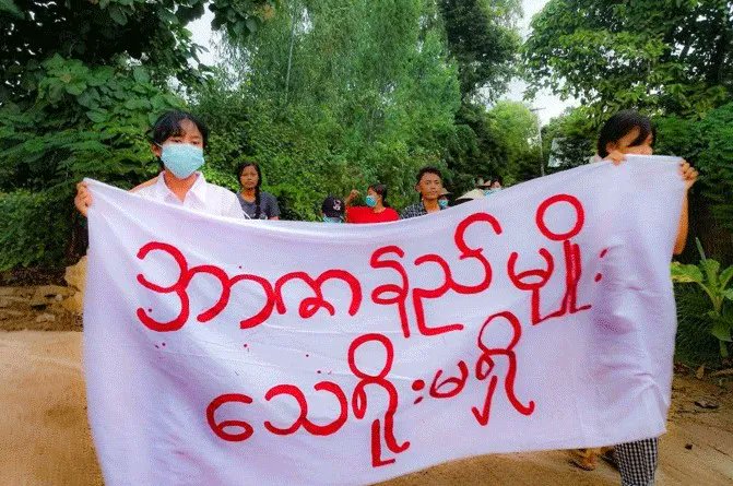 NantEiThandar's tweet photo. 3 children were injured and 1 was critically injured in a drone bombing by the military in #Hpruso Township, #Karen State.
#2023Aug24Coup
#DoMoreSingapore
#NoMoreDirtyDeals
#WarCrimesOfJunta
#WhatsHappeningInMyanmar https://t.co/ewVqkLAmUz