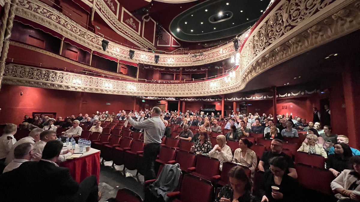 weareDublinTown's tweet photo. 1/3 Yesterday DublinTown organised a meeting for our members with Senior Gardai to discuss policing in the city centre. This was one of regular meetings we have with Gardai.  Upwards of 200 DublinTown member businesses attended... https://t.co/CBzyEQ4QE8