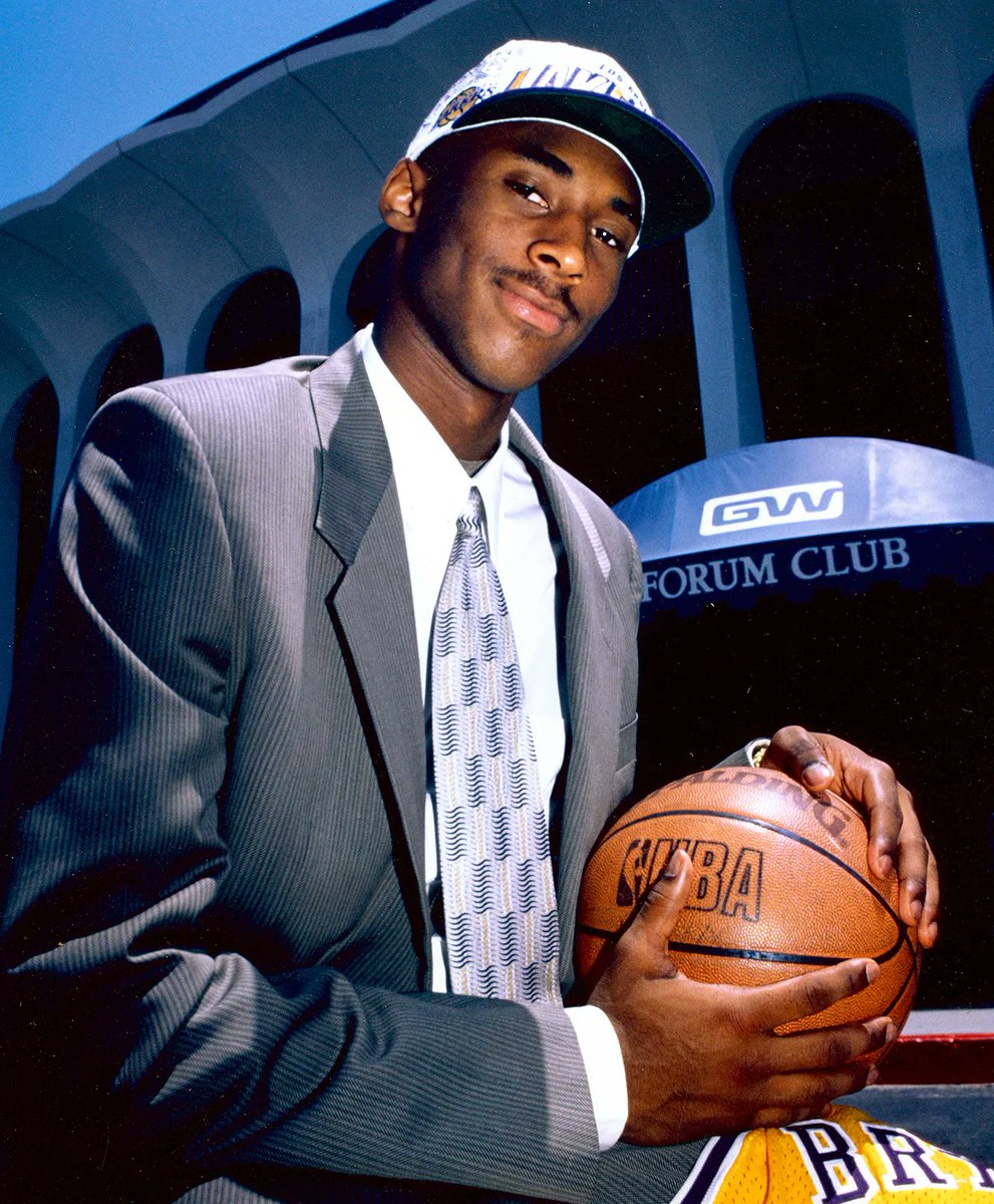 TheSiteSupply's tweet photo. 8/24 💛💜

#MambaDay https://t.co/MEa2KWIubw