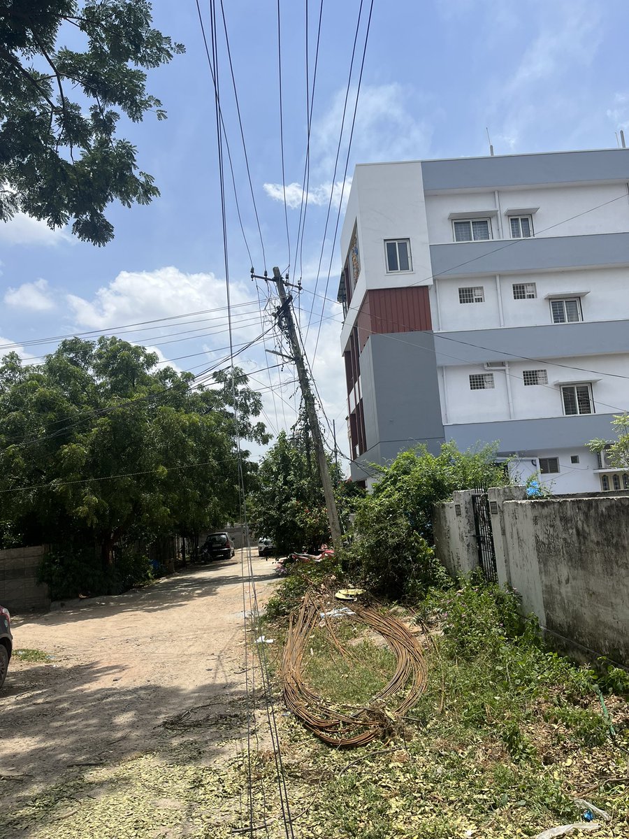 SripalB's tweet photo. @TsspdclCorporat Dear sir, the two electrical poles in our lane are about to fall down on the ground.pls do needful before someone got affected with this massive collapse.Location:Gopalreddy nagar, Vampuguda, Kapra-62
Contact: 9000943253 https://t.co/waOXxWnzjC