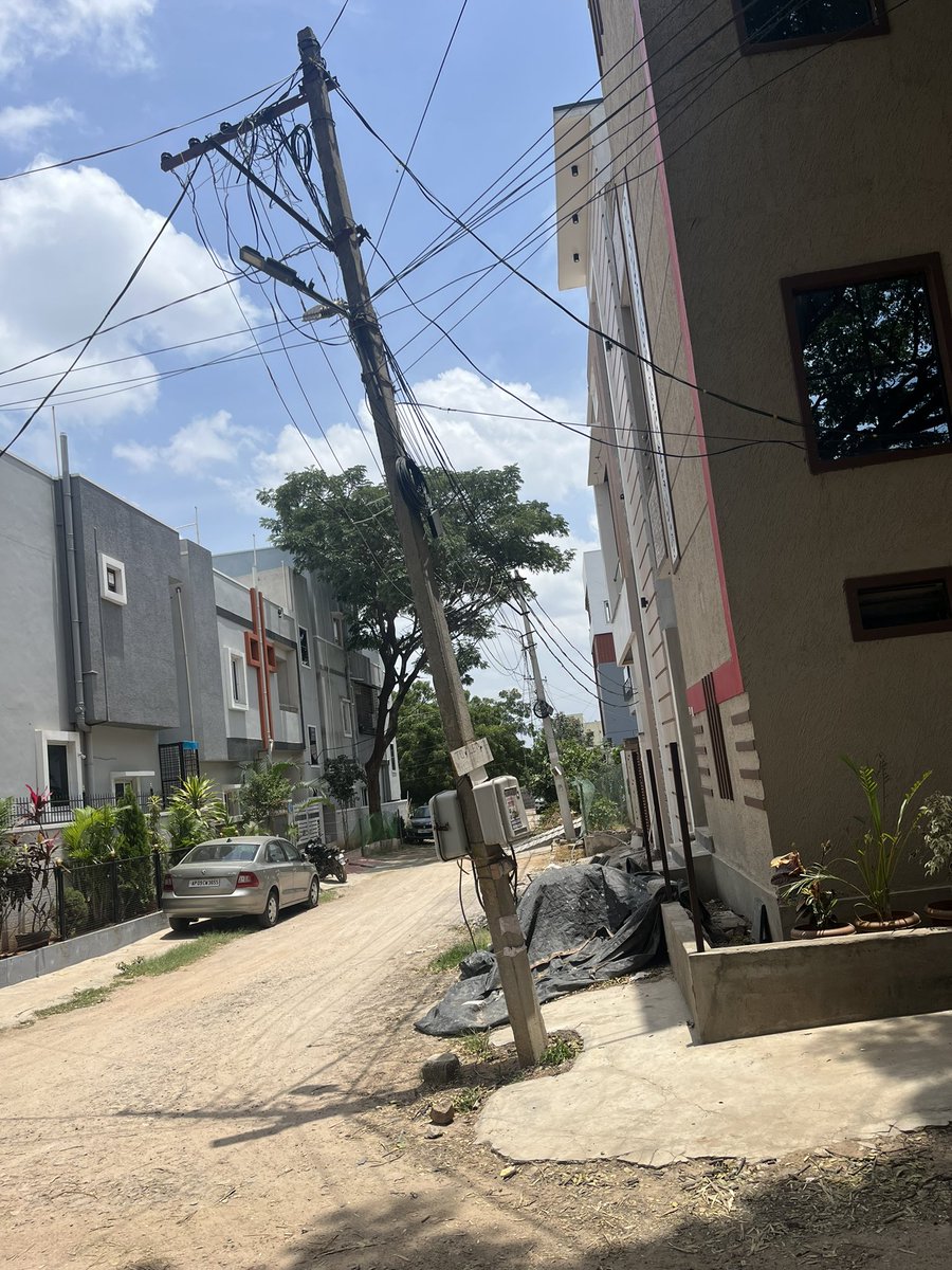 SripalB's tweet photo. @TsspdclCorporat Dear sir, the two electrical poles in our lane are about to fall down on the ground.pls do needful before someone got affected with this massive collapse.Location:Gopalreddy nagar, Vampuguda, Kapra-62
Contact: 9000943253 https://t.co/waOXxWnzjC