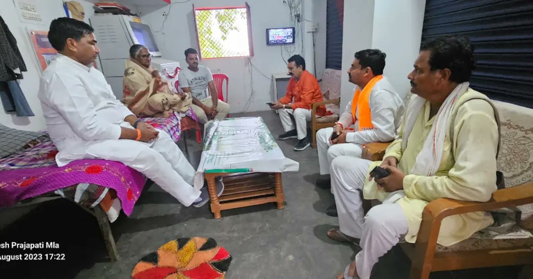 mlachandla's tweet photo. आज अपनी विधानसभा चंदला के कस्बा सरबई में लोकप्रिय #विधायक #मड़िहान #उत्तर_प्रदेश #श्री_रमाशंकर_सिंह_पटेल_जी के साथ #शहीद #श्री_धर्मपाल_सिंह_पटेल_जी के परिजनों से मुलाकात कर कुशल छेम जाना ।
#विधानसभा_चंदला
#madhyapradesh
#NarendraModi
#ChouhanShivraj
#JM_Scindia
#OfficeofSSC
#vdsharmabjp
#Madhyapradesh_news
#bjp4chhatarpurmp
#mp
#chandlavidhansabhabjp
#BJP4MP
#BJP4India
#mlachandla
#mlarajeshprajapati
#राजेश_कुमार_प्रजापति
#विधायक_चंदला_छतरपुर
#RajeshPrajapatimla