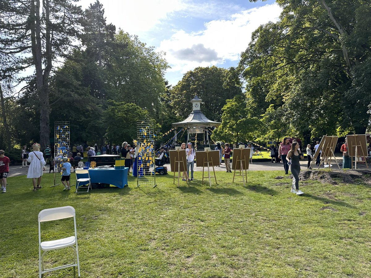 jimrobbins's tweet photo. Having a great time at #UkraineFest at Swindon’s Old Town Gardens, marking Ukrainian Independence Day and celebrating the great welcome made by Swindon to Ukrainian refugees. 🇺🇦 https://t.co/9Rqy2j1zI3
