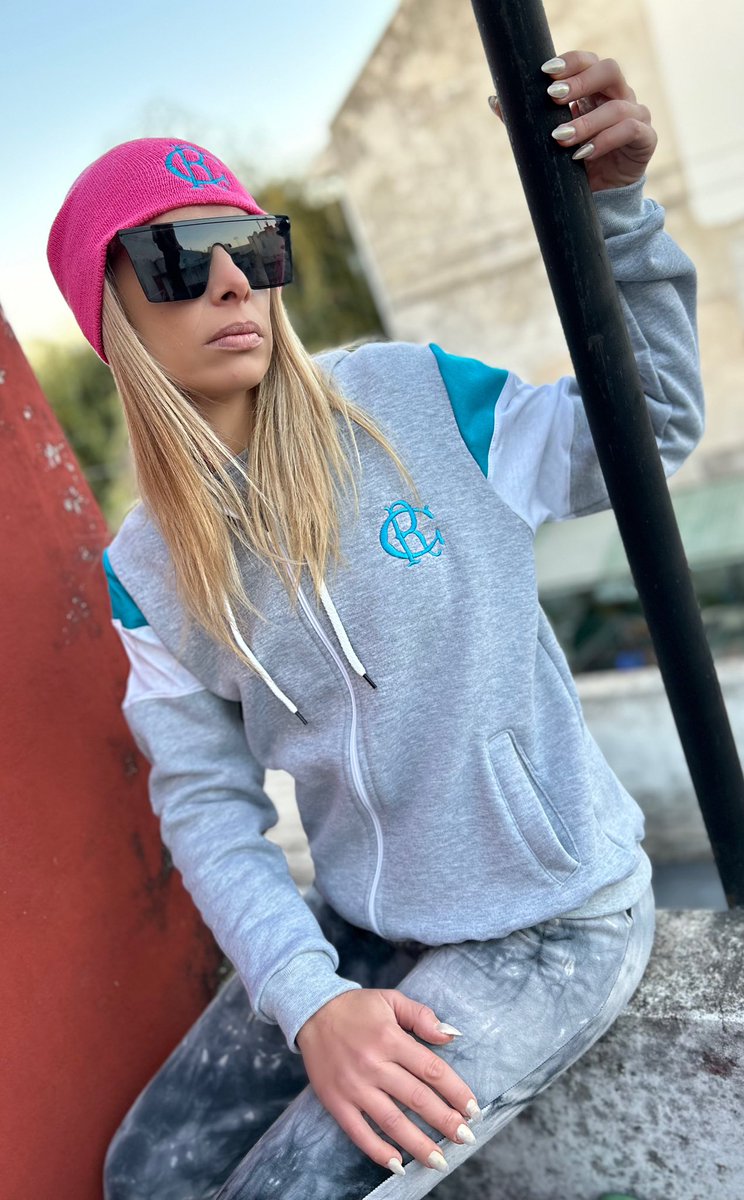 induRC1903's tweet photo. ¿Ya tenes pensado como vas a ir a alentar a la Academia en el cilindro?🎓😎🩵🤍
#RacingClub #Racing #RacingClubdeAvellaneda #LaAcademia #CopaLibertadores #RopaRacing #CamperaRacingClub #GorroRC #IndumentariaRC #Racingpositivo #Laguardiaimperial https://t.co/uOr53erfcV