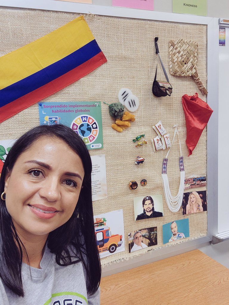 0486Lauris's tweet photo. My cultural corner is ready! Happy to show my culture to my new students! @ParticipateLrng #unitingourworld https://t.co/Mp84fihJO7