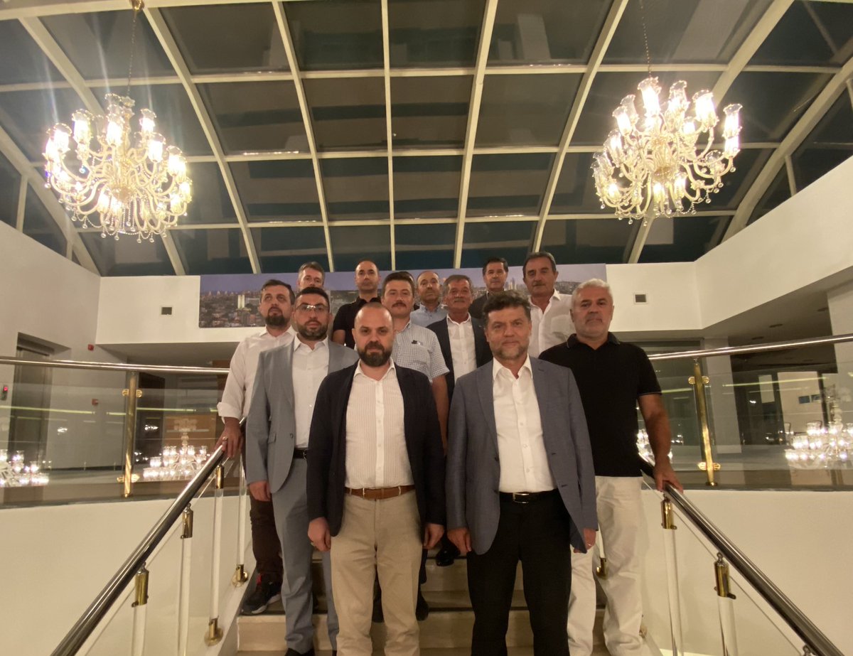 yenibirumutank's tweet photo. İlçe Başkanları toplantımızı Ankara Milletvekilimiz @mnedimyamali ev sahipliğinde gerçekleştirdik. Son bir ayda en fazla üye kaydını gerçekleştiren @geleceketmesgut ilçemizi tekrar kutluyor, teşkilat çalışmaları için teşekkür ediyoruz. https://t.co/cXnaKSR8Ow