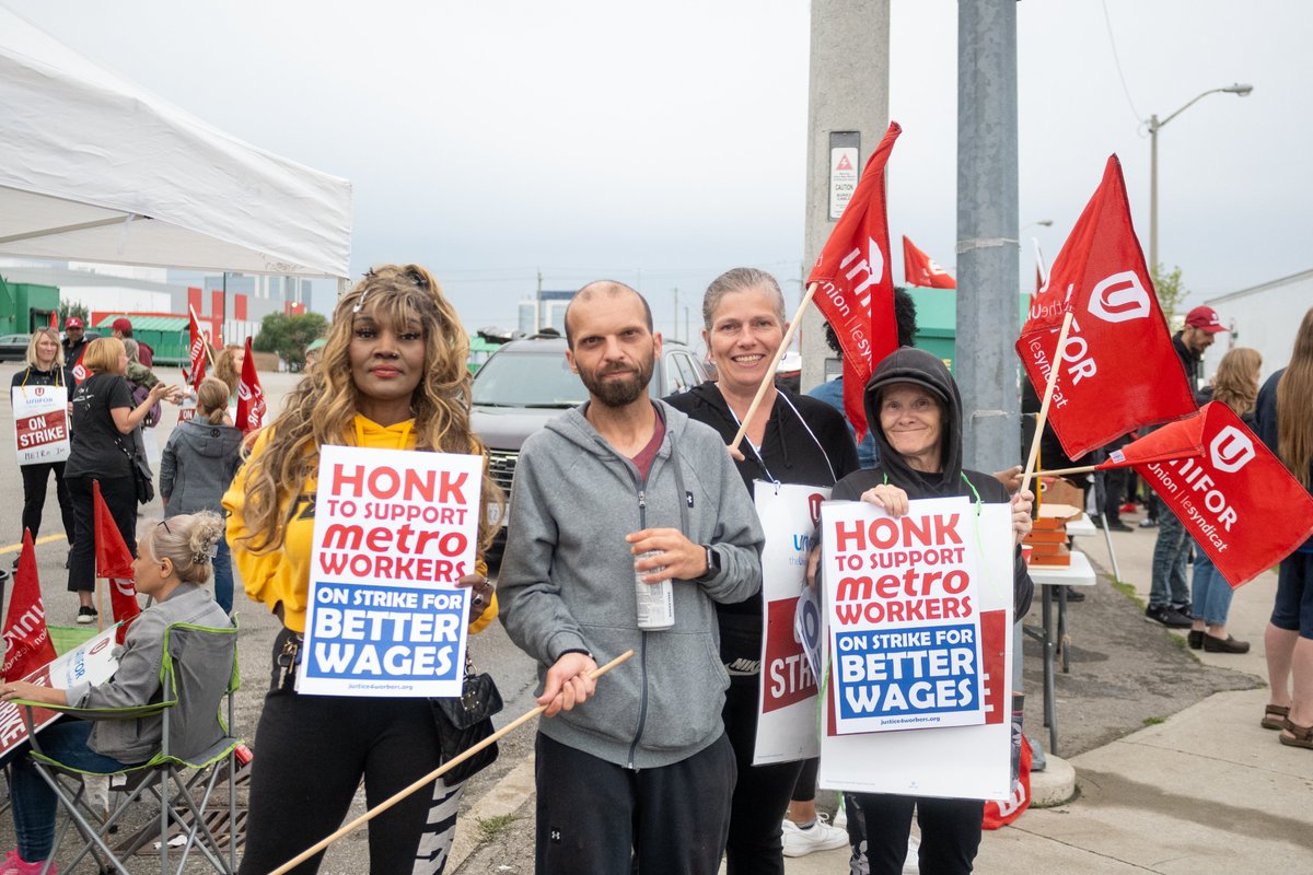 fairwagesnow's tweet photo. 📢 Day 2 at Metro workers' secondary picket & the workers are holding it down 24/7! 🕒 Trucks are backed up around the block—effectively shutting down the warehouses.
Metro, it's time to negotiate! ✊🏽 #MetroStrike #Justice4Workers #SupportMetroWorkers
https://t.co/8BkdeDuRqR https://t.co/crgsiHnNf1