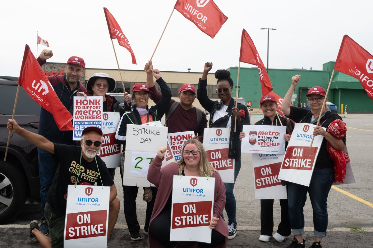 fairwagesnow's tweet photo. 📢 Day 2 at Metro workers' secondary picket & the workers are holding it down 24/7! 🕒 Trucks are backed up around the block—effectively shutting down the warehouses.
Metro, it's time to negotiate! ✊🏽 #MetroStrike #Justice4Workers #SupportMetroWorkers
https://t.co/8BkdeDuRqR https://t.co/crgsiHnNf1