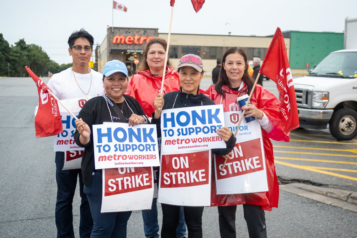 fairwagesnow's tweet photo. 📢 Day 2 at Metro workers' secondary picket & the workers are holding it down 24/7! 🕒 Trucks are backed up around the block—effectively shutting down the warehouses.
Metro, it's time to negotiate! ✊🏽 #MetroStrike #Justice4Workers #SupportMetroWorkers
https://t.co/8BkdeDuRqR https://t.co/crgsiHnNf1