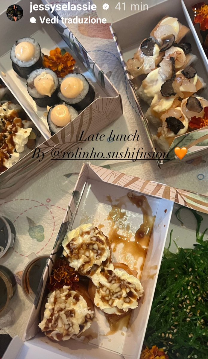 francaruberto56's tweet photo. Le bellissime sorelle è il loro amato SUSHI 🍣 da #rolinho.sushifusion mi auguro di aver gustato il vostro late lunch😋😋😋😋❤️😺💓🦋 https://t.co/vPVGnLyUUz