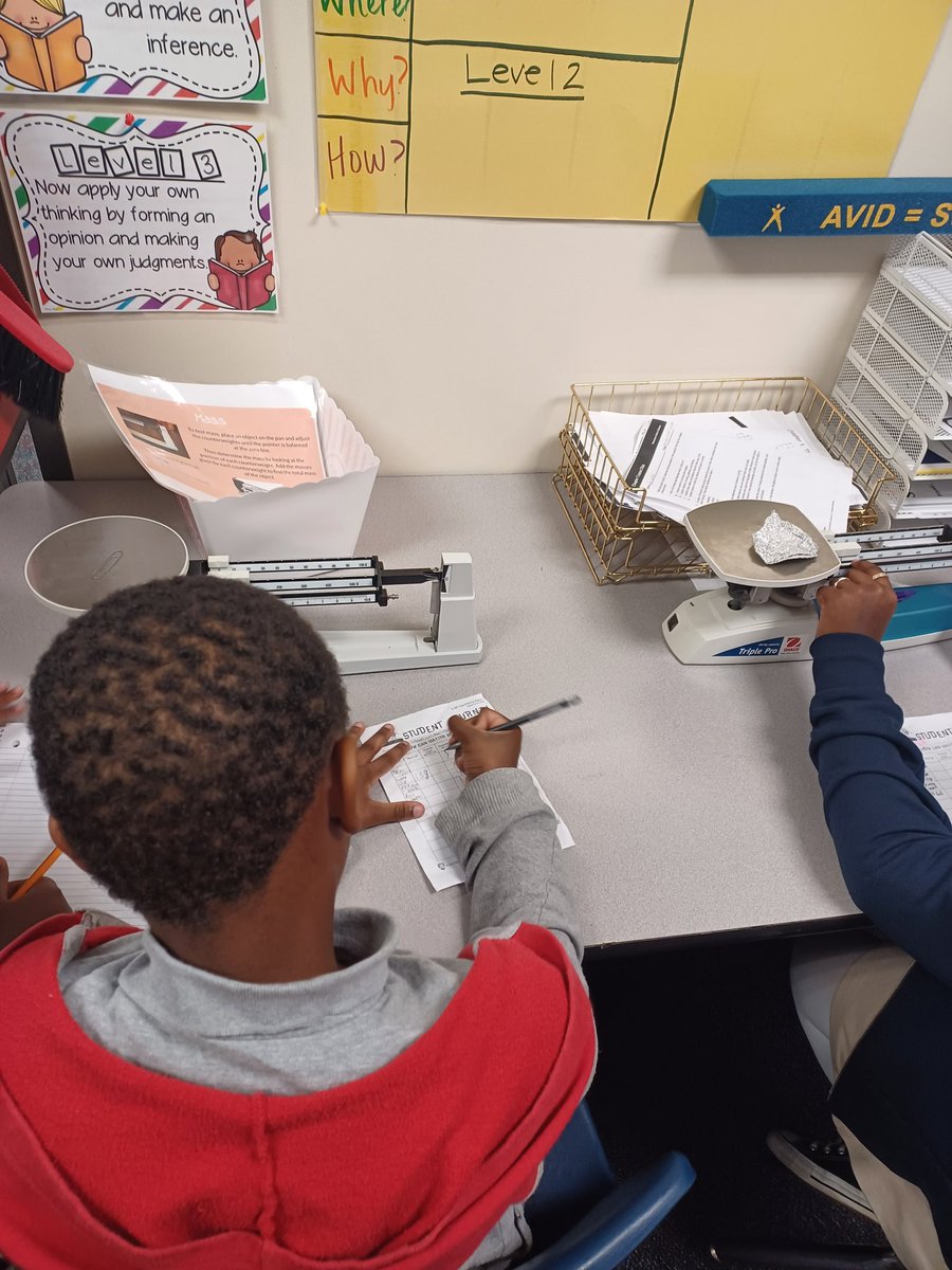 fieldkarenlynn's tweet photo. Ms. Hubbard's 5th grade science stations are in full effect @KlentzmanTigers!
#ClassifyingMatter https://t.co/A8L1NPnXpT