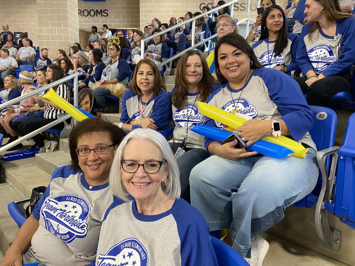 bflores185's tweet photo. This team is ready for a great school year! @NISDElrod  #TeamNorthside #TeamElrod https://t.co/AYq59k2XKj